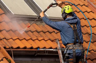 Démoussage et hydrofuge de toiture à Saclas